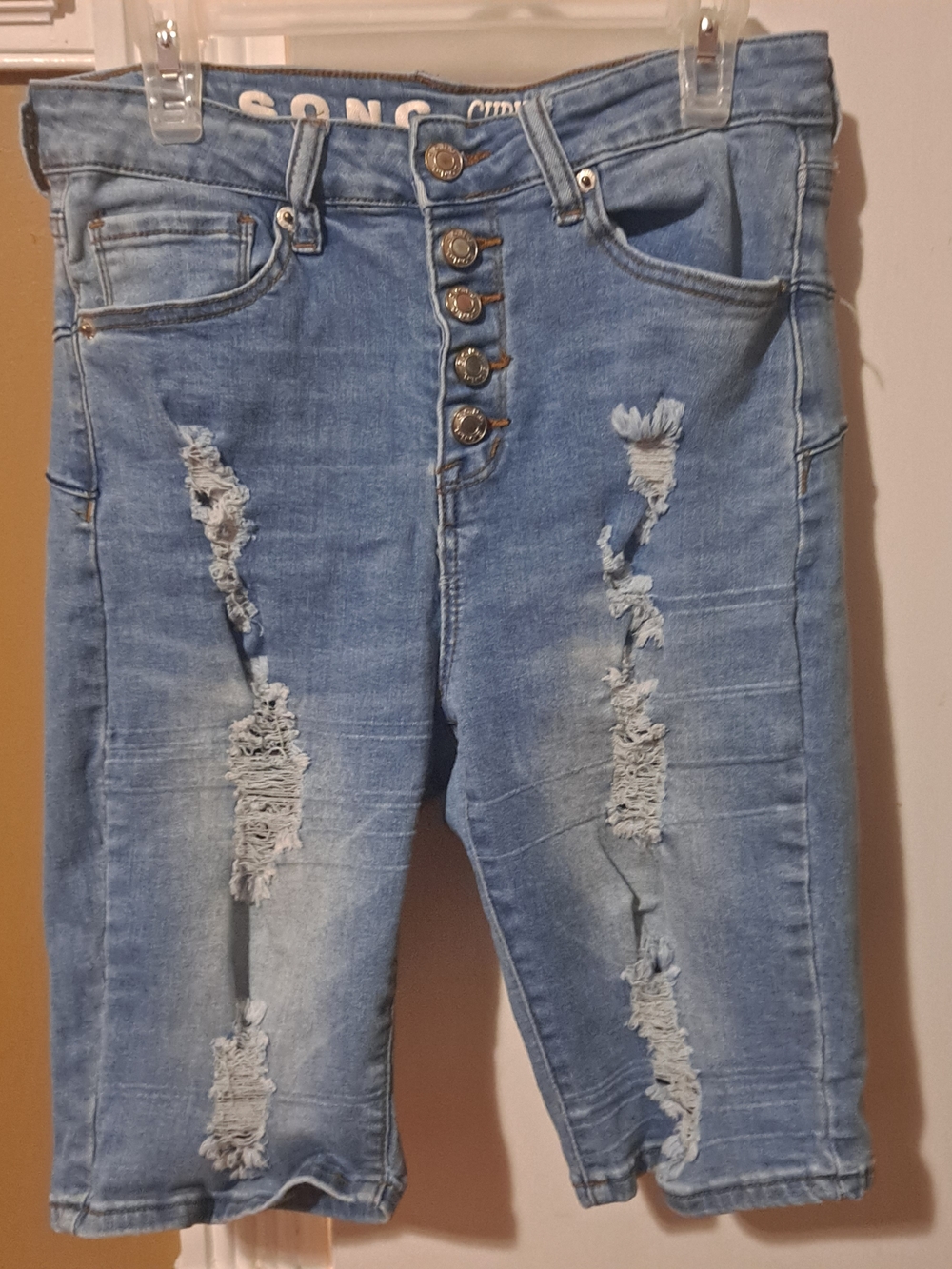 Distressed Light Blue Button-Fly Cropped Women's Jeans - SONC?